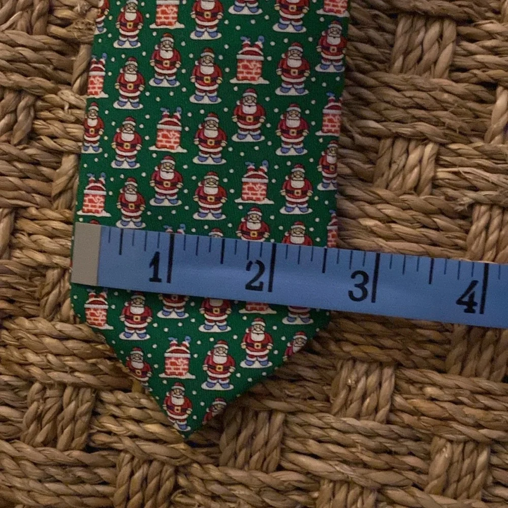 NWT vineyard vines Santa Claus Boys Tie 100% Silk